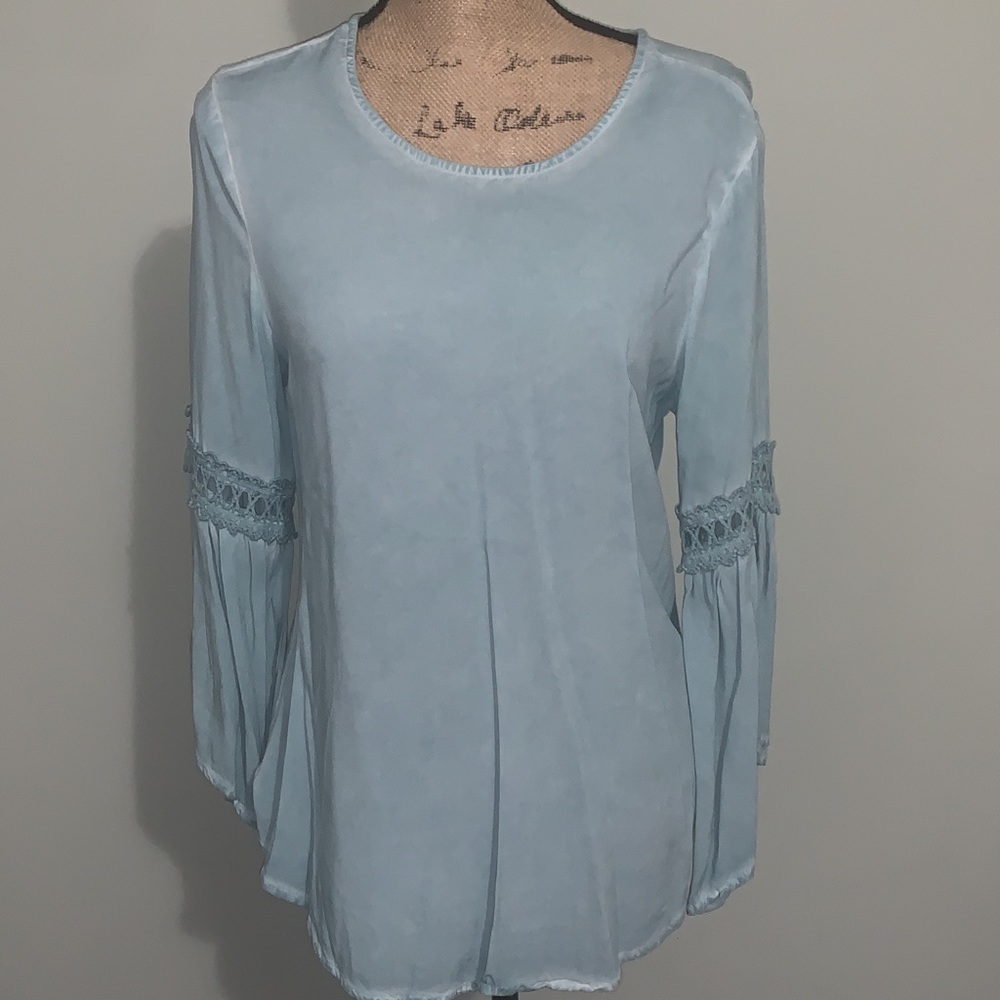 Bell sleeve blouse
